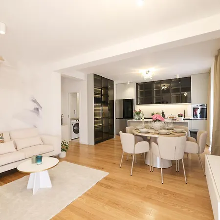 Lola's Apartment *